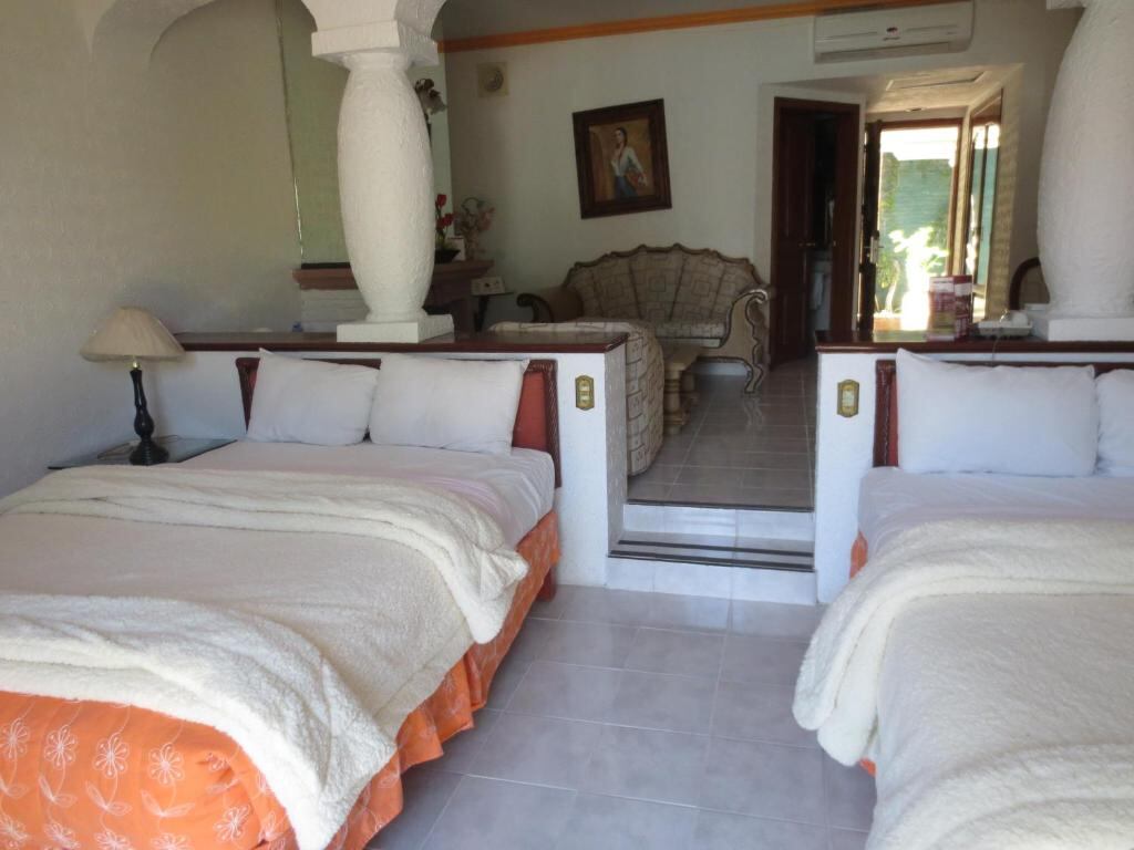 Twin room with garden entrance